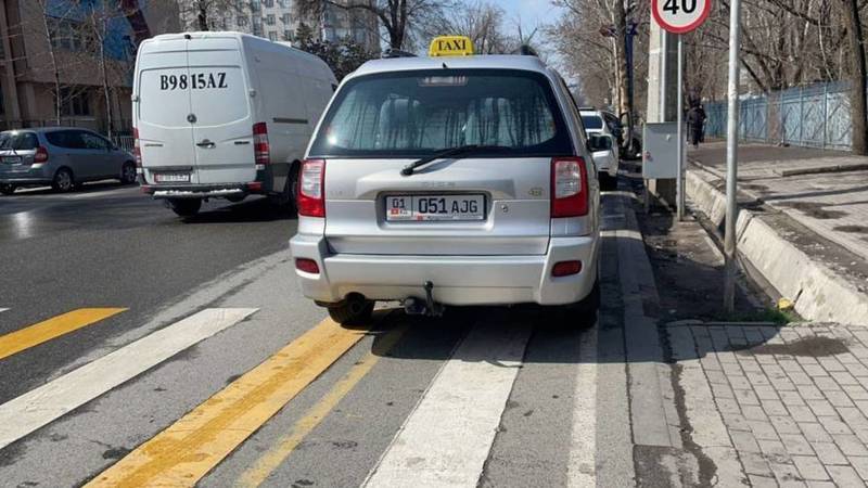 «Киа Джойс» припаркована на «зебре». Фото