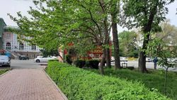 Законно ли поставили будку быстрого питания возле ЖД вокзала? - горожанин