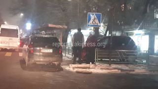 Мкр Улан 2 парковка на пешеходном переходе госномер:B8205AY