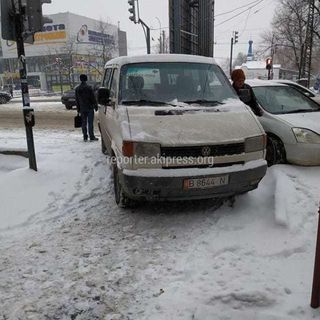 Жибек Жолу-Тоголок Молдо парковка на пешеходном переходе госномер: B8644N