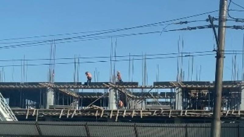 Почему на Дэн Сяопина ведется стройка, которую Госстрой признал незаконной? Видео горожанина