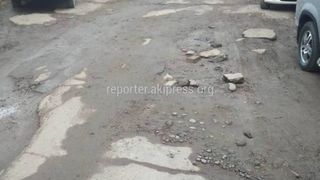 Мэрия рассмотрит проведение карточного ремонта возле дома №59 на Л.Толстого