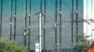 <b>Кыргызча:</b> Абдрахманов-Чүй көчөлөрүнүн кесилишинде электр мамыларына түндүктөр эмнеге илинген? - окурман <b><i>(фото)</i></b>