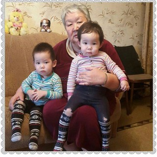 Бабушка растит маленьких двойняшек, оставшихся сиротами, и остро нуждается в помощи <b><i>(фото)</i></b>