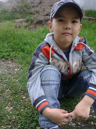 7-летнему мальчику, с переломами ноги и руки после автонаезда, требуется помощь, - читатель