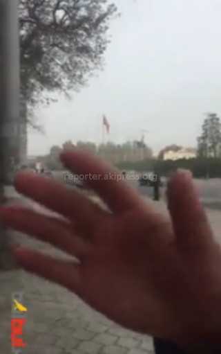 Милиционер запрещал снимать на <b><i>видео</i></b> кортеж Джона Керри, - читатель Милиционер запрещал снимать на <b><i>видео</i></b> кортеж Джона Керри, - читатель