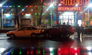 В производстве ДПС <b>авария с участием пьяной девушки</b>, которая чуть не сбила семью, не имеется, - ДПС ГУВД Бишкека