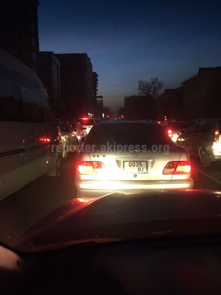 Автолюбители сообщают о пробке в центре столицы из-за перекрытия ДПС улицы Киевская <b><i>(фото)</i></b> Автолюбители сообщают о пробке в центре столицы из-за перекрытия ДПС улицы Киевская <b><i>(фото)</i></b>