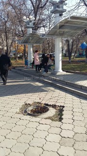 рядом с главным корпусом КНУ имени Ж.Баласагына