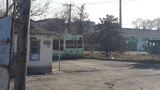 Почему на территории второго парка в плохом простаивает троллейбус, купленный в 2009 году? - читатель (фото)