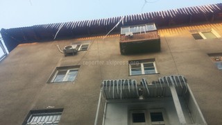 Сосульки создают опасность жизни людей (фото)