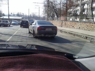 На перекрестке Шакирова-Масалиева в Оше образовалась пробка из-за ДТП (фото) На перекрестке Шакирова-Масалиева в Оше образовалась пробка из-за ДТП (фото)