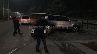 В Бишкеке гольфкар столкнулся с BMW и протаранил внедорожник <i>(фото, видео)</i> В Бишкеке гольфкар столкнулся с BMW и протаранил внедорожник <i>(фото, видео)</i>