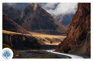 <i>Фото</i> участков автодороги Ош—Хорог, включенной в топ-10 самых красивых дорог в мире по версии National Geographiс Россия