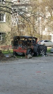 В одном из дворов Бишкека брошена машина, которая использовалась в съемках фильма <i>(фото)</i>
