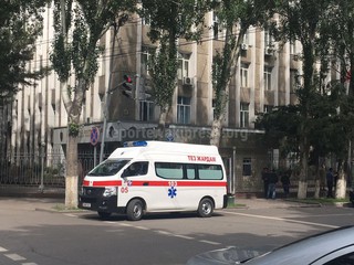 Читатель интересуется, по какой причине к зданию МВД приехала скорая