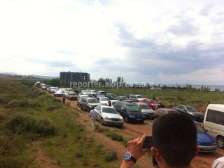 Дорожно-эксплуатационное предприятие №33 открыло дорогу в селе Боконбаево, очистительные работы все еще ведутся, - Минтранс