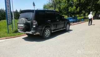 Законно ли депутат ЖК М.Мискенбаев и губернатор Таласской области Д.Кенекеев затонировали стекла своих авто? - читатель <i>(фото)</i>