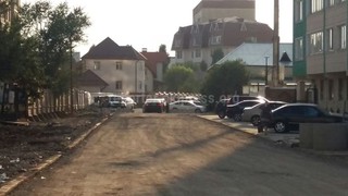 Строительная компания «Ихлас» загородила ул.Грибоедова и жители не могут проехать к себе, - читатель (фото)
