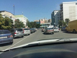 Предназначенная для маршруток полоса на ул.Киевской занята припаркованными авто, прошу УПМ навести порядок, - водитель (фото)