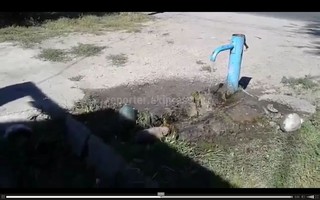 «Бишкекводоканал» устранил утечку питьевой воды из водоразборной колонки на ул.Асаналиева