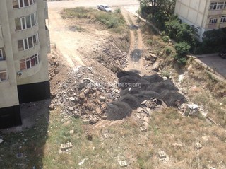 Лицо, производившее складирование угольной золы в мкр Джал, оштрафован, на данный момент мусор вывозится, - Госэкотехинспекция