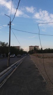 Ремонт дороги в 5 мкр не выполнен до конца, - житель (фото)