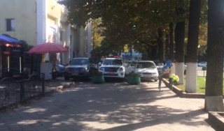 Парковка возле кинотеатра «Ала-Тоо» огорожена в самовольном порядке и подлежит демонтажу соответствующими службами, - БГА