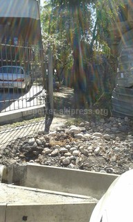 Проулок, соединяющий 8 микрорайон с Южной магистралью, находится в плохом состоянии (фото) Проулок, соединяющий 8 микрорайон с Южной магистралью, находится в плохом состоянии (фото)