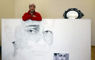 Портрет В.Путина, который создал кыргызстанский художник из гвоздей и ниток, направлен в личную библиотеку президента РФ