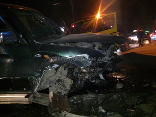 В Бишкеке на перекрестке Ахунбаева-Юнусалиева столкнулись «Фольксваген Пассат» и «Ленд Крузер» <i>(фото, видео)</i>