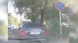 На Горького - Тыныстанова опять паркуются под знаком «Остановка и стоянка запрещена» (фото) На Горького - Тыныстанова опять паркуются под знаком «Остановка и стоянка запрещена» (фото)