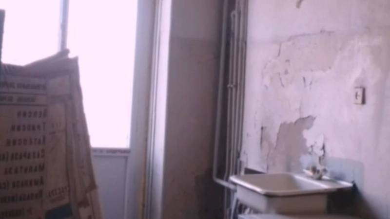 Горожанин просит отремонтировать здание Академии физической культуры и спорта в Бишкеке