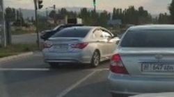 «Хендай» со второй линии повернул с Южной магистрали. Видео