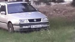 В 6 мкр водитель припарковал свой «Фольксваген» на газоне. Фото