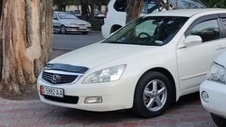 В Бишкеке замечена «Хонда» с госномерами от BMW 525. Фото