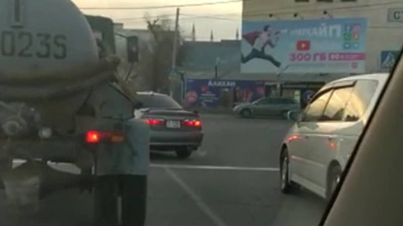 Две «Хонда» заехали за стоп-линию, - очевидец