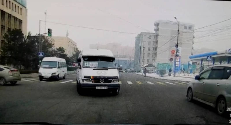Маршрутка №135 выехала на встречку на Киевской, - очевидец