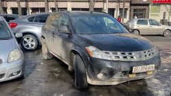 Водитель припарковал «Мурано», загородив выезд со двора, - горожанин Водитель припарковал «Мурано», загородив выезд со двора, - горожанин