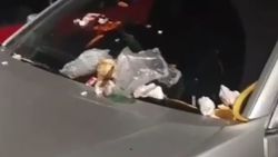 Жители 10 мкр забросали мусором авто, которые перекрыли проезд к мусорным бакам. Видео Жители 10 мкр забросали мусором авто, которые перекрыли проезд к мусорным бакам. Видео