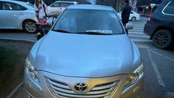 «Камри» припарковалась на зебре, заблокировав проход для пешеходов. Фото