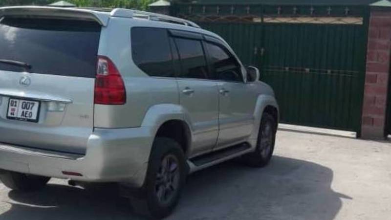 В Бишкеке замечен полностью тонированый Lexus GX 470. Фото