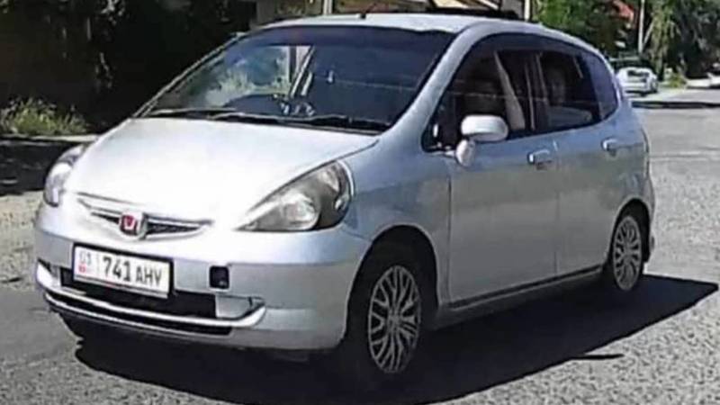 На Джантошева «Фит» выехал на встречку и едва не создал аварию. Видео