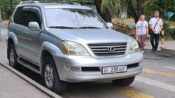 «Лексус» весь день стоит припаркованным на пешеходном переходе, - горожанин <i>(фото)</i>