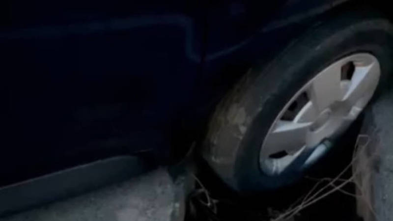 На Медерова горожанка заехала в открытый ливнеприемник. Видео