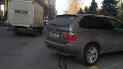 В Бишкеке замечен BMW X5, у которого 50 тыс. сомов штрафов В Бишкеке замечен BMW X5, у которого 50 тыс. сомов штрафов