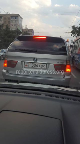 Законно ли на кассетах для госномеров машин наносить названия ГКНБ?
