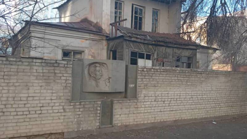 Дом художника Гапара Айтиева находится в ужасном состоянии. Фото горожанина