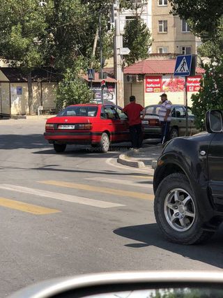 Парковка на перекрестке Чуй-Бейшеналиевой