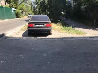 Парковка на газоне в мкр Тунгуч